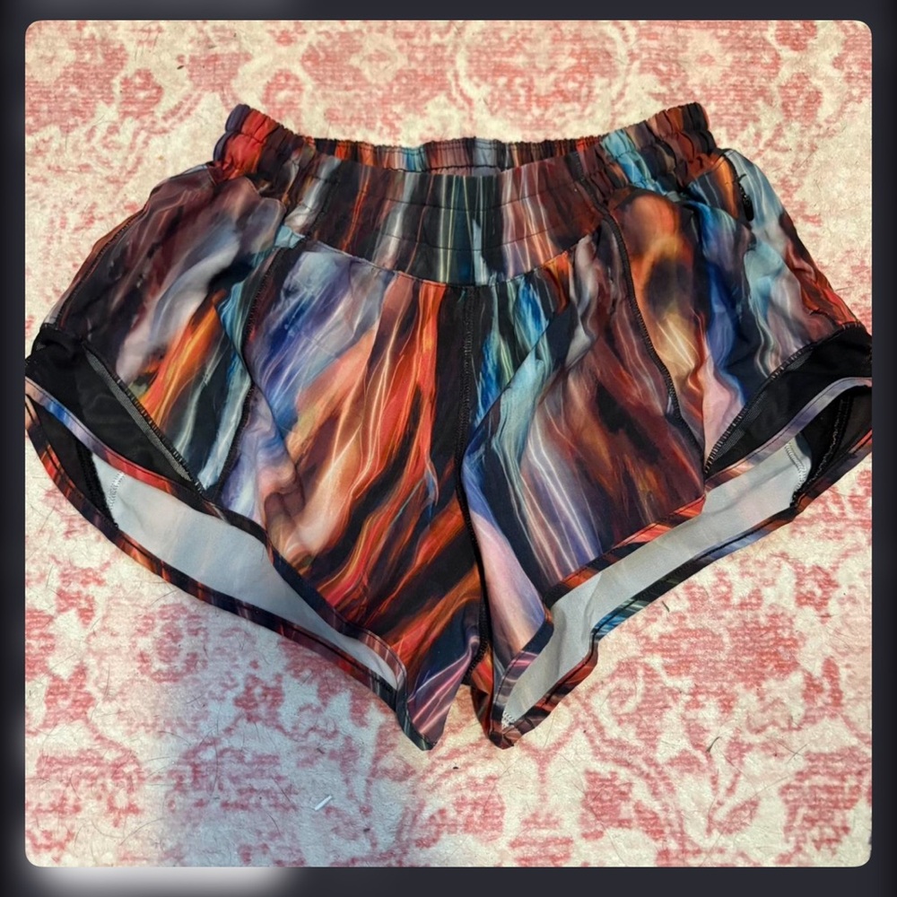 lululemon athletica Women's Multicolor Swirl Print Athletic Shorts